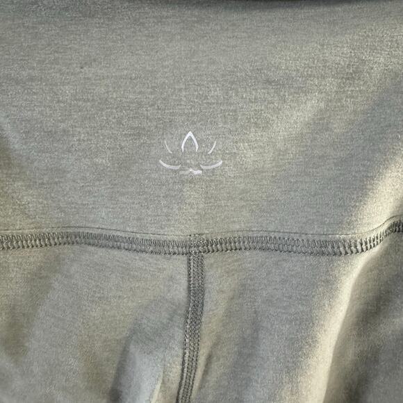 Beyond Yoga Spacedye Slim Racerback Cropped Tank and Legging Set SM Green - Picture 10 of 11